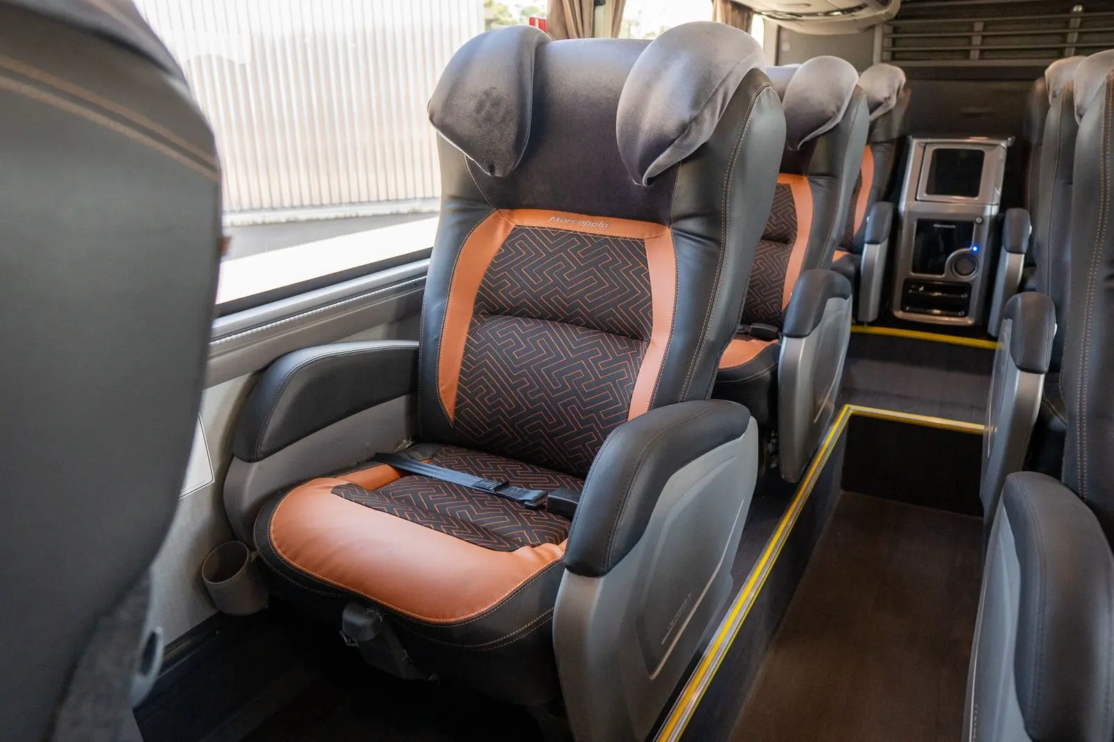 Onibus FlechaTur estacionado